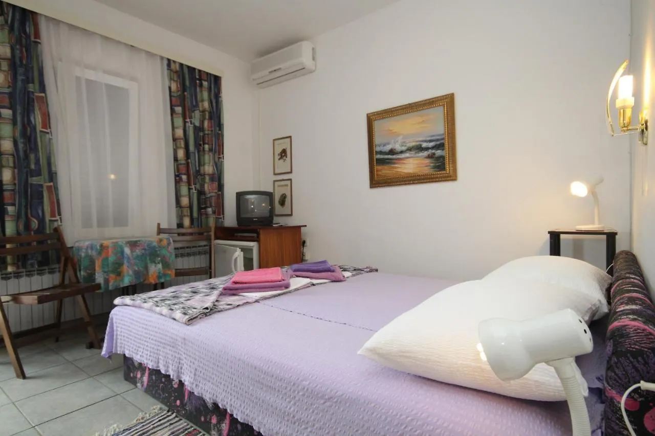 Double Room Mali Losinj 7953A 3*,