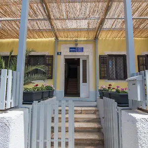 Hostel Flora